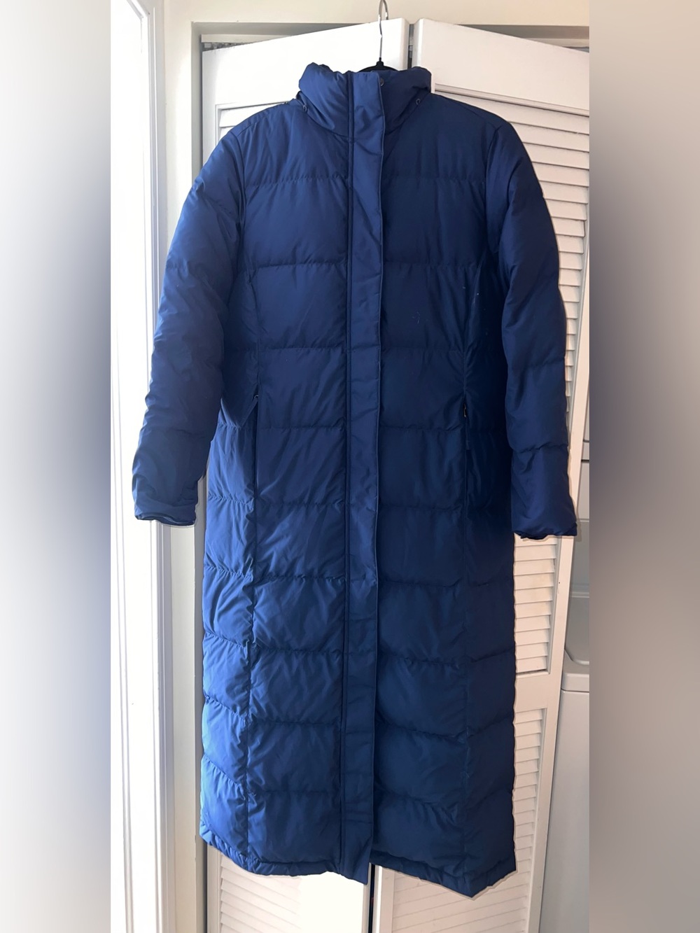 L.L. Bean Women's Ultrawarm Coat, Long
- Night (Navy Blue) Size M - Picture 8 of 9